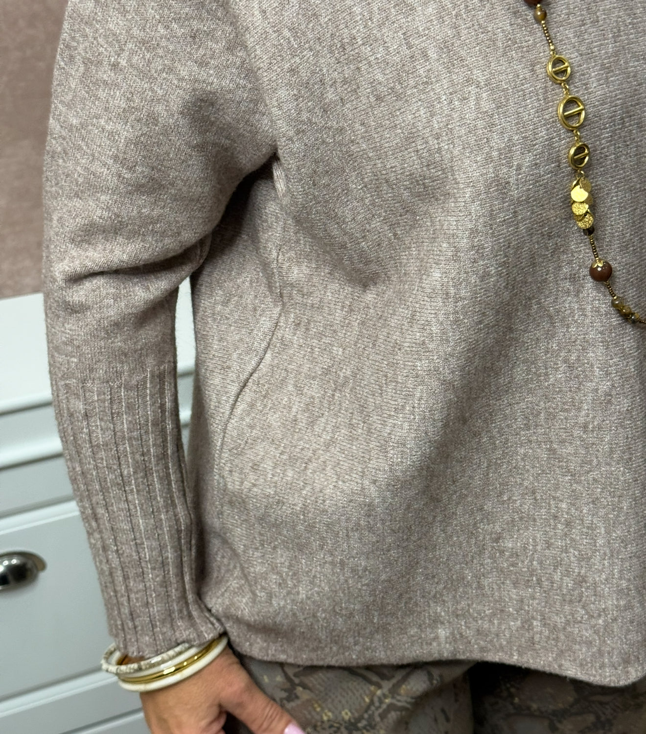 🤍 Pull femme – Col cheminée et manches chaussettes