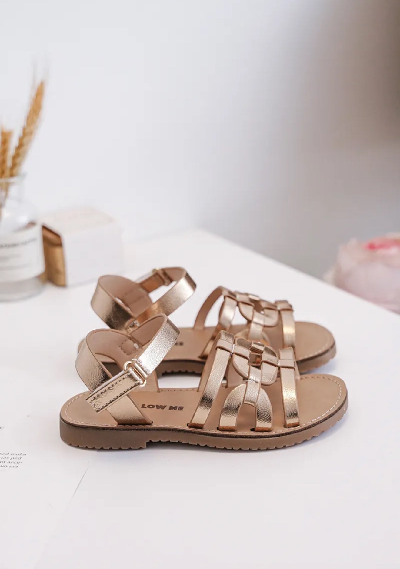 Sandalette fille avec scratch – Confort et style pour les beaux jours