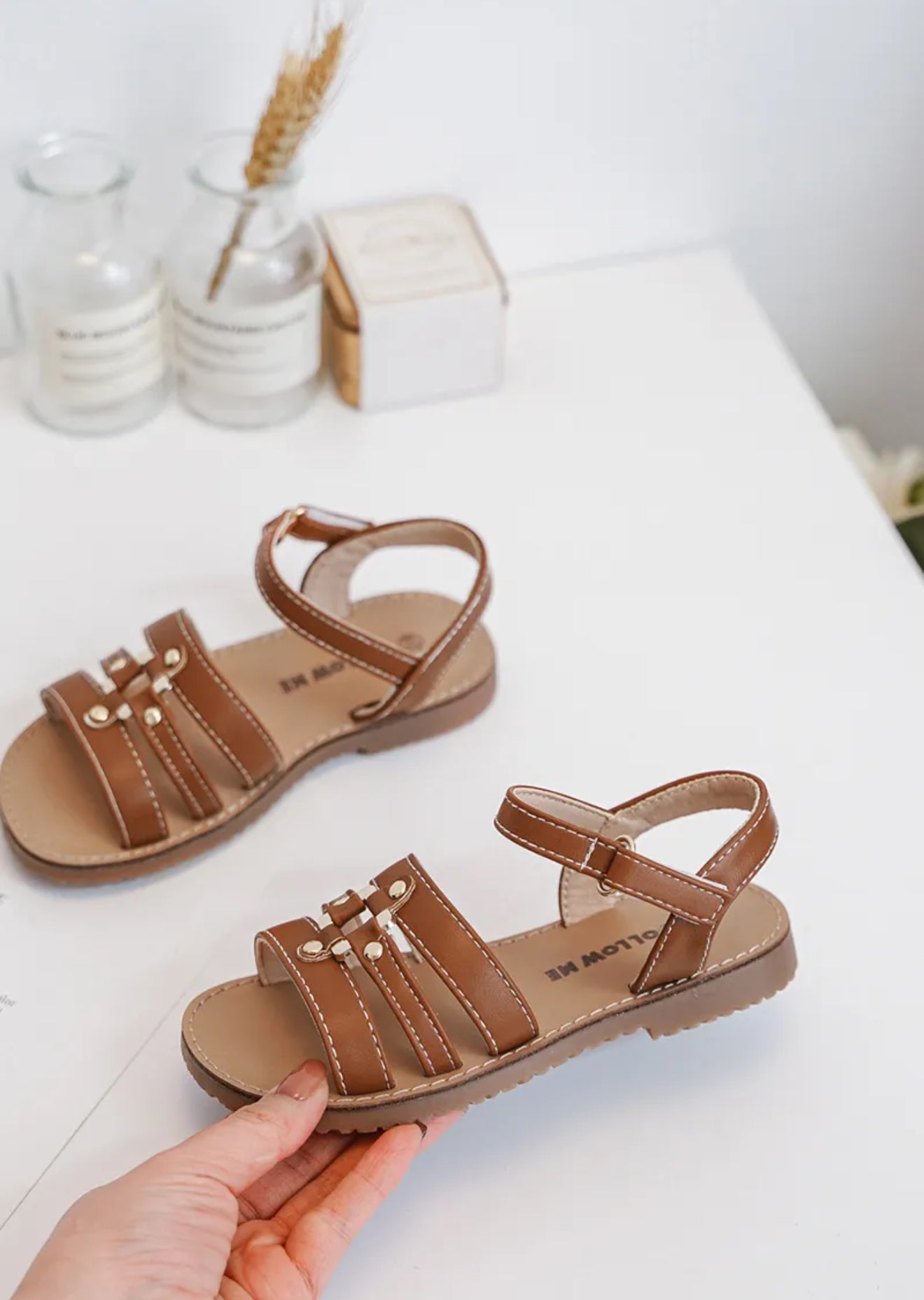 Sandalette fille avec scratch – Confort et style pour les beaux jours