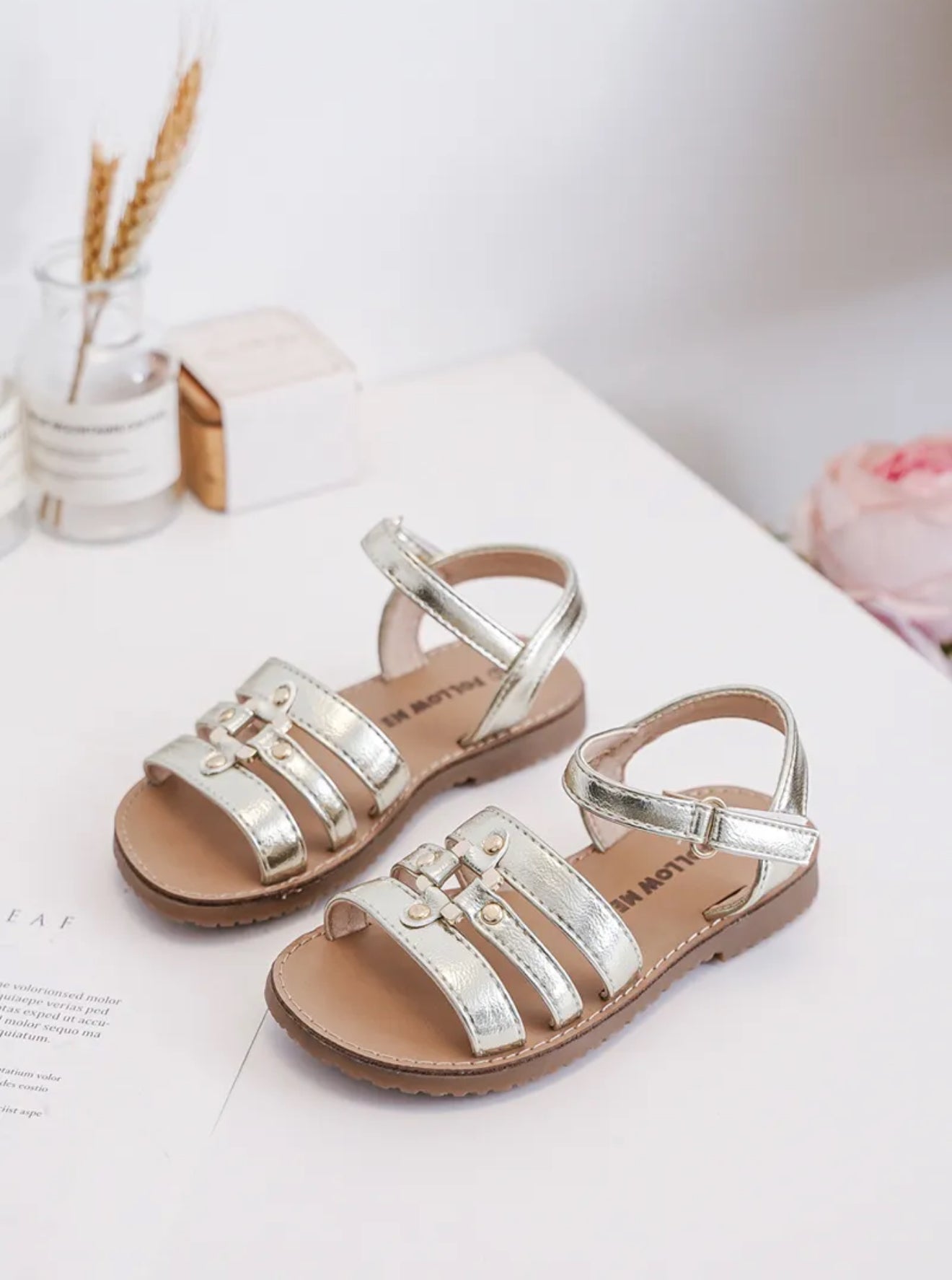 Sandalette fille avec scratch – Confort et style pour les beaux jours