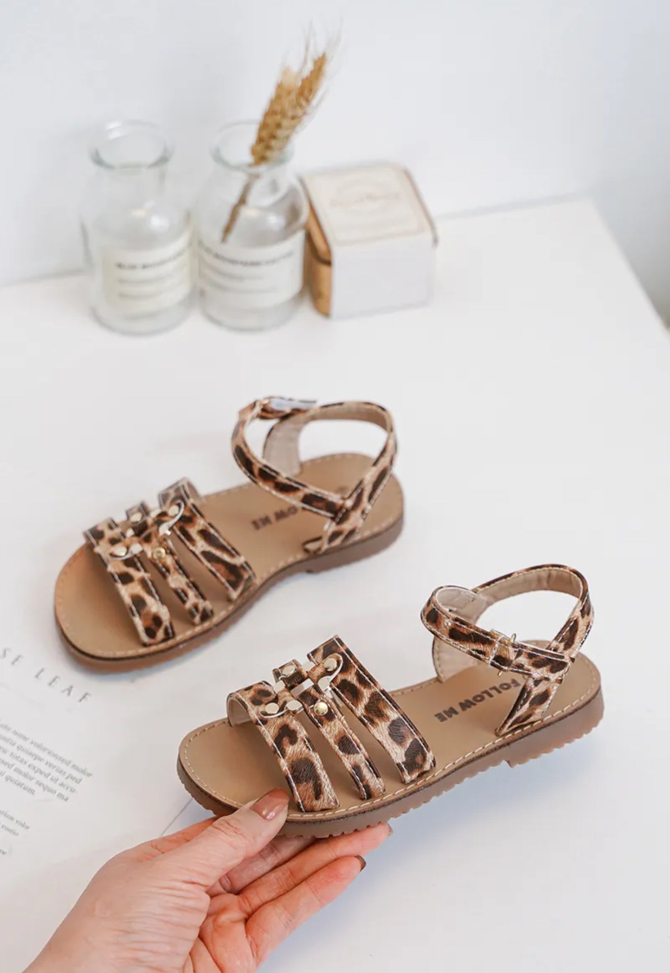 Sandalette fille avec scratch – Confort et style pour les beaux jours