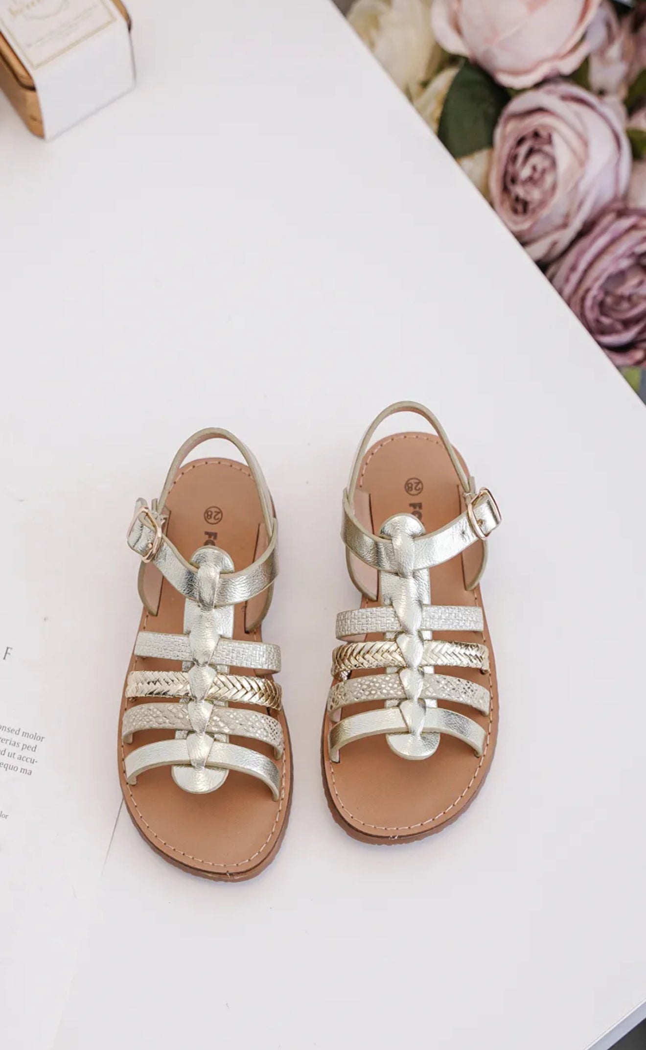 Sandales dorées fille – Élégance & confort pour l’été