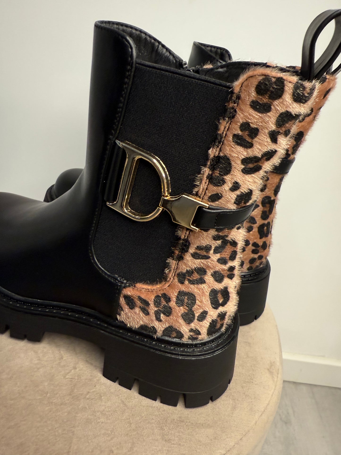 Bottines noires à imprimé léopard