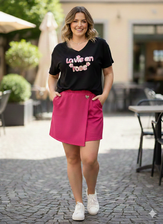 Jupe-short fuchsia – broche cœur doré